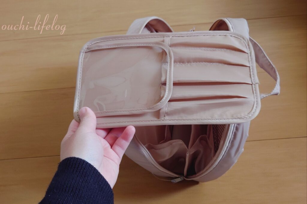 PAL CLOSETで通販した3COINSの【and us大容量スリムポーチ】に入っているブラシケースの写真